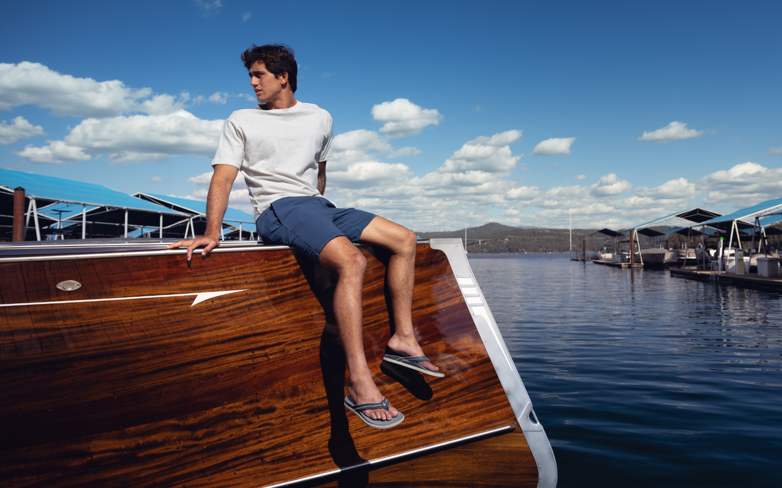 Die OluKai Shoreline Sandale x StanCraft Kollaboration